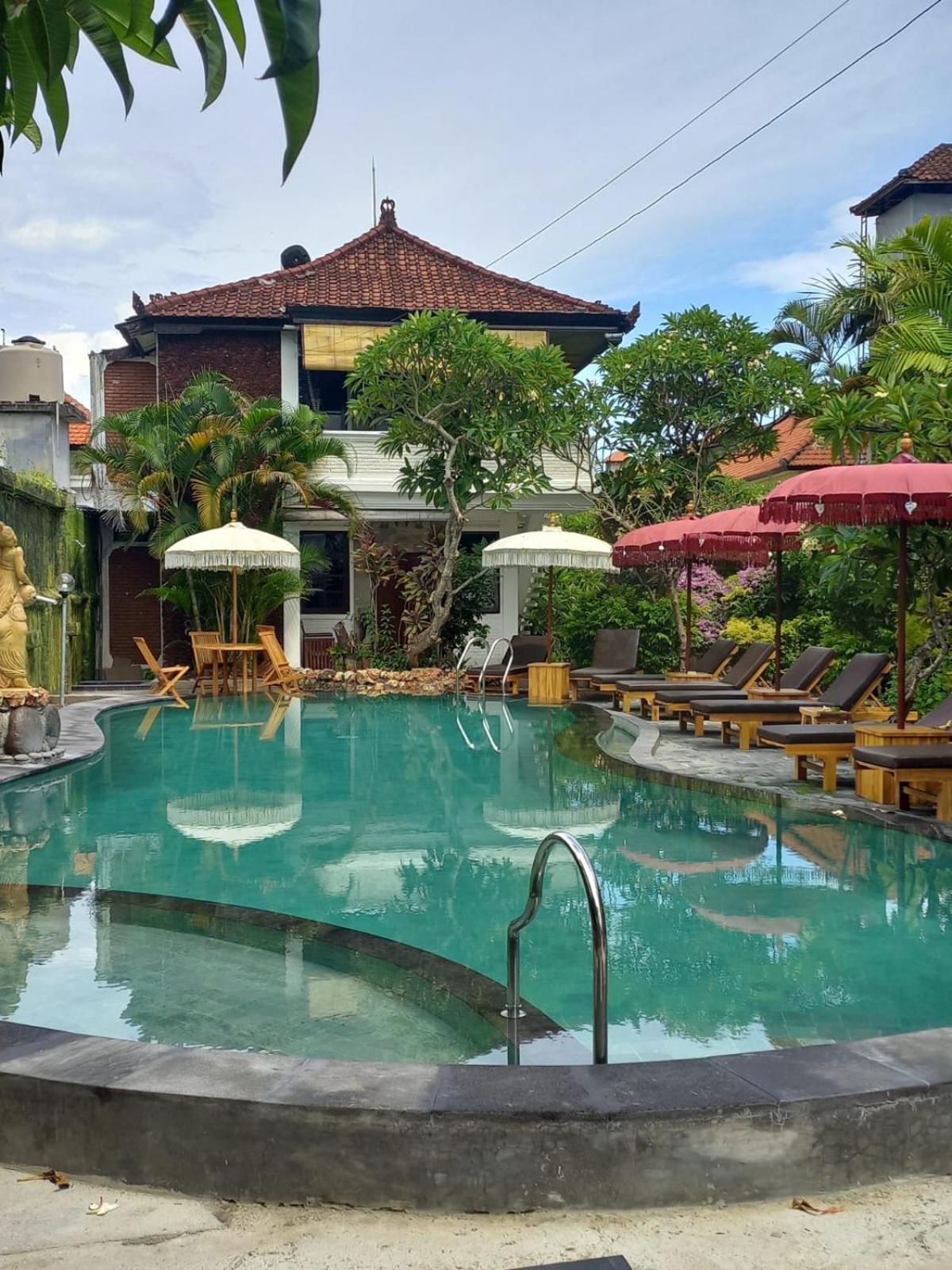 Berlian Inn Kuta Beach Exterior foto